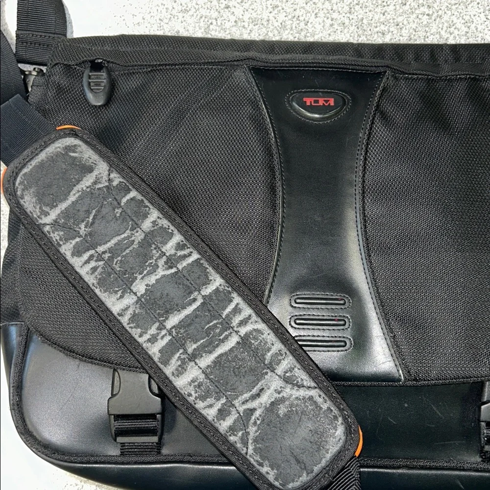 TUMI 508C Black ballistic nylon Messenger Bag/expandable weekender, laptop bag